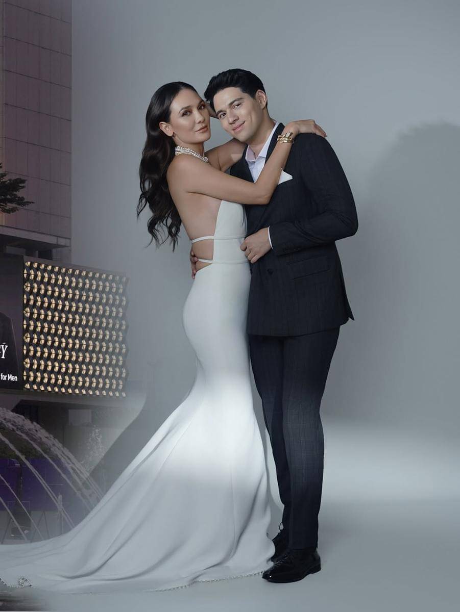white dress ala Luna Maya
