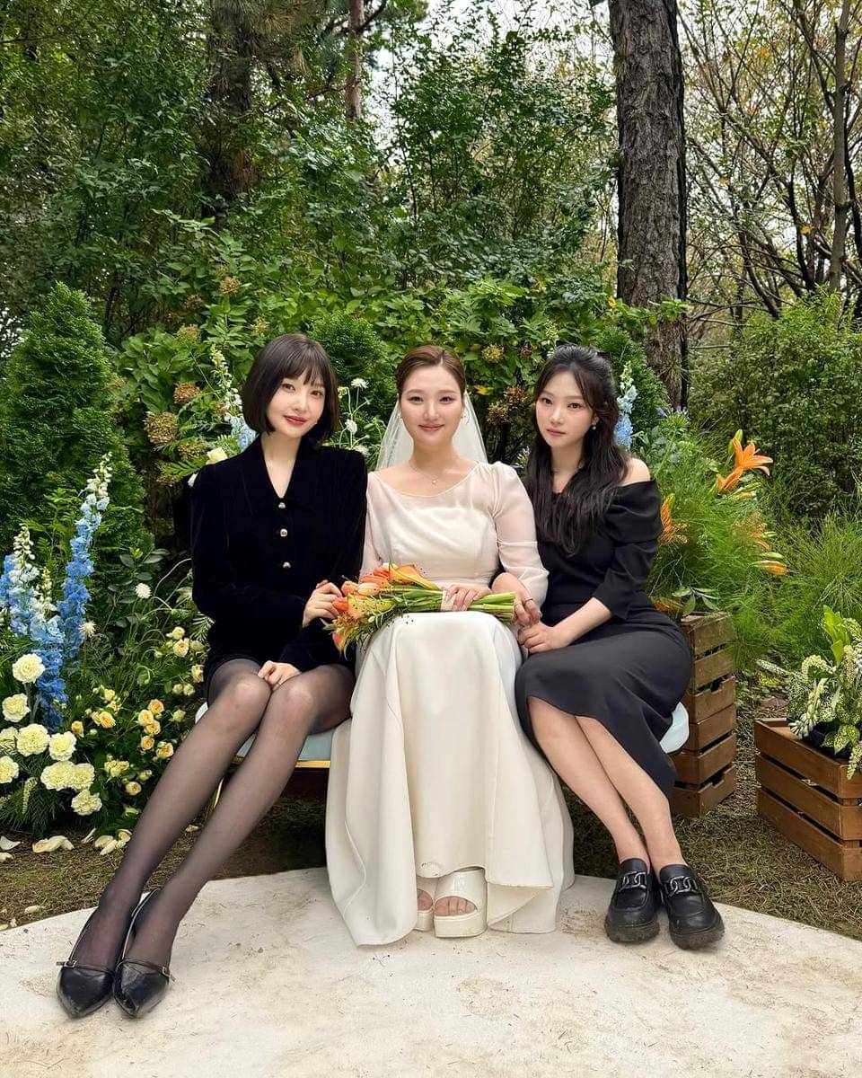 potret Joy Red Velvet di pernikahan sang adik