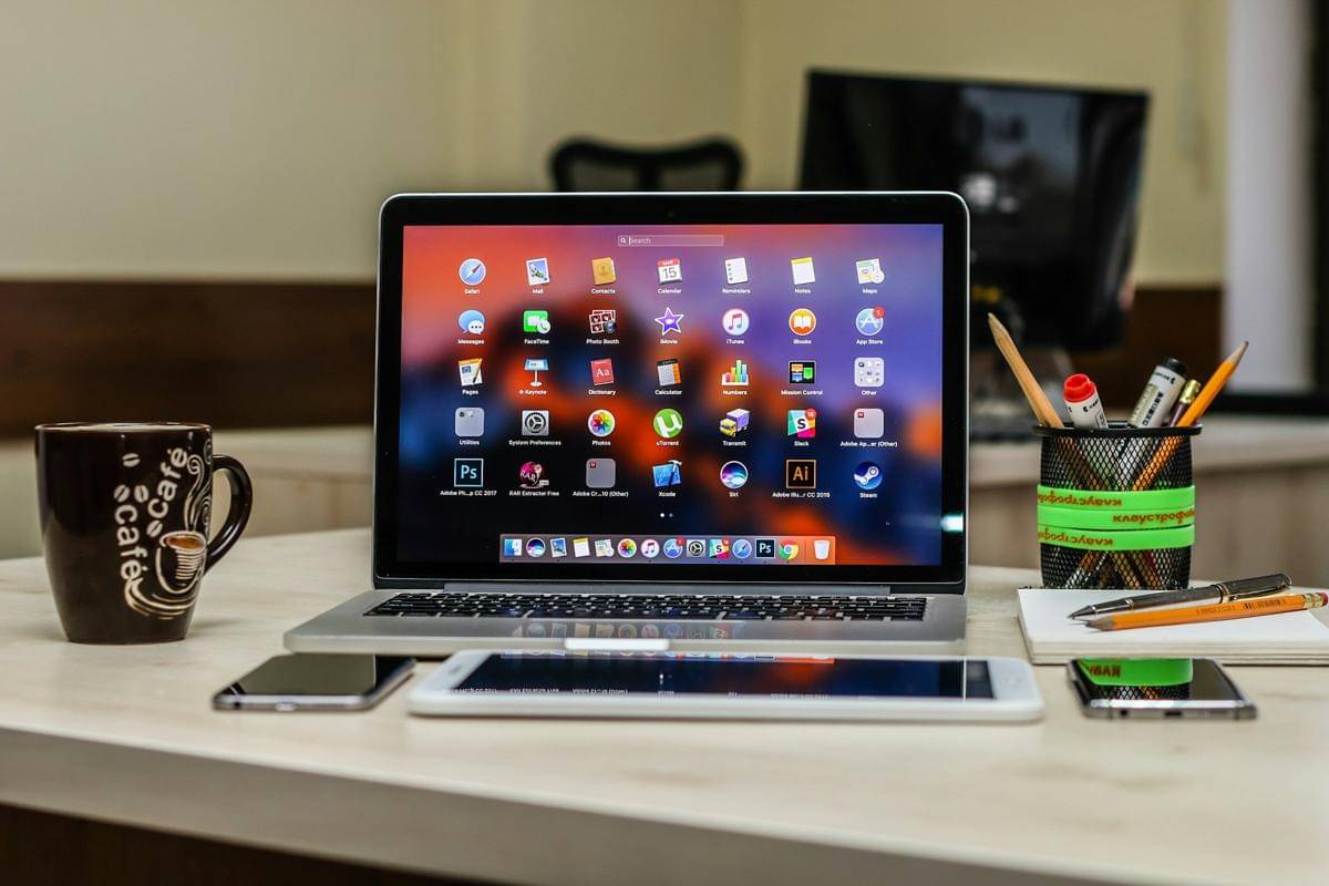 ilustrasi laptop