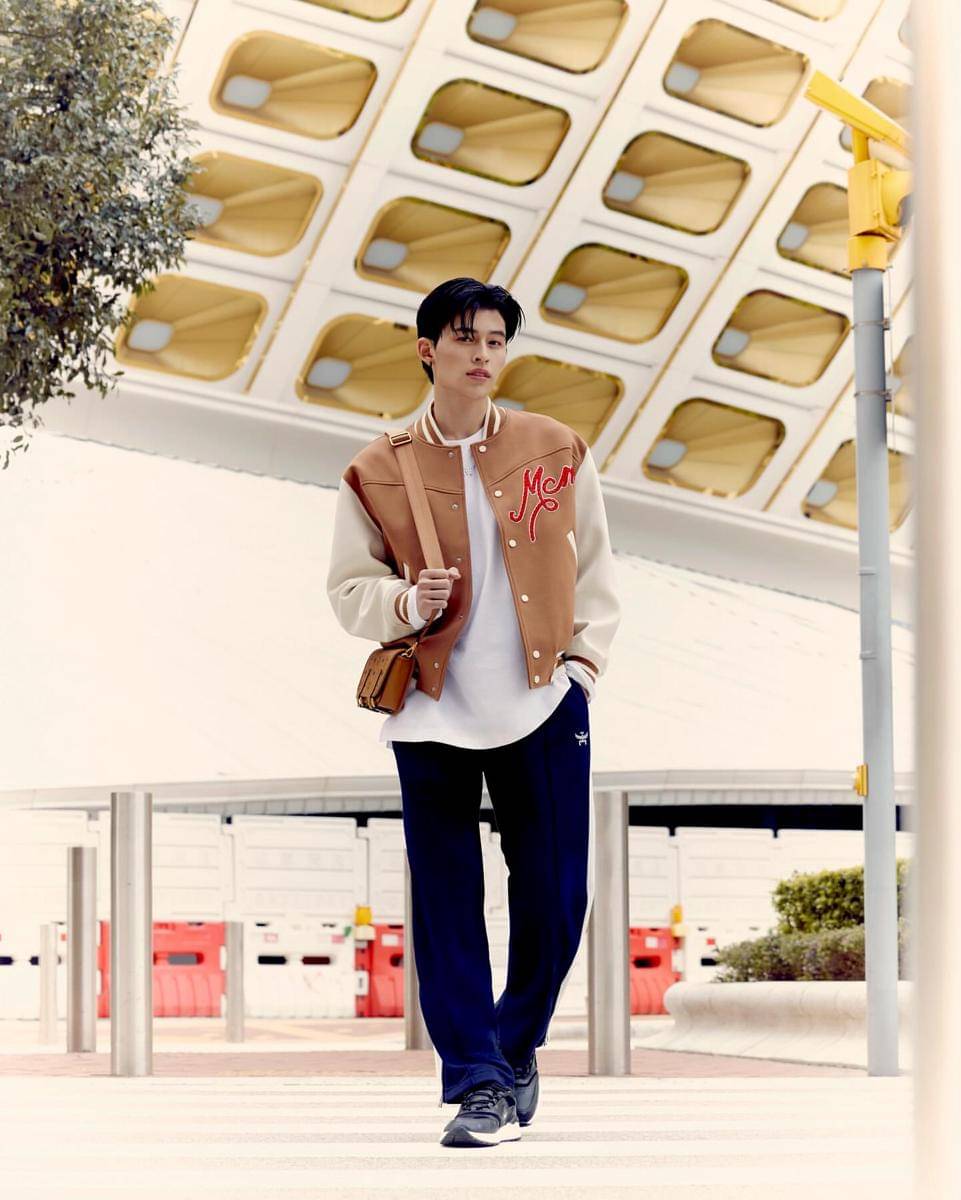 Style Pakai Tas ala Pond Naravit