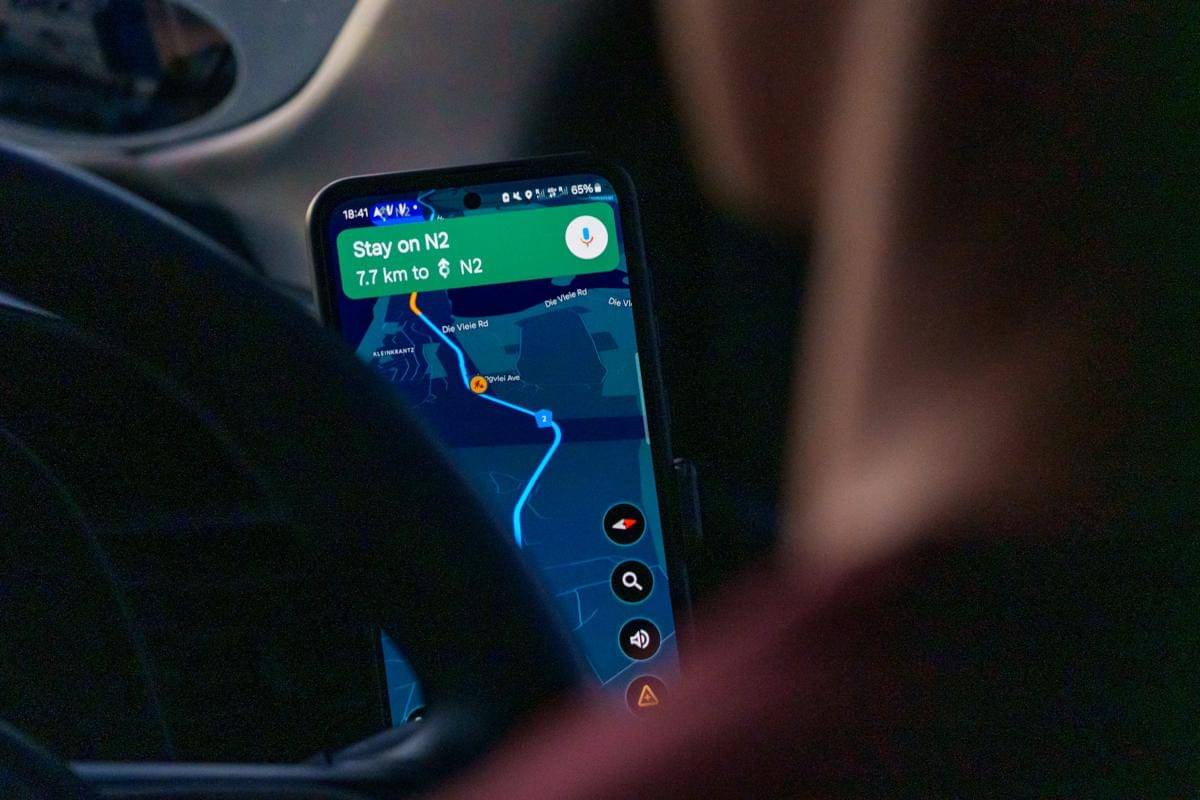 ilustrasi GPS smartphone