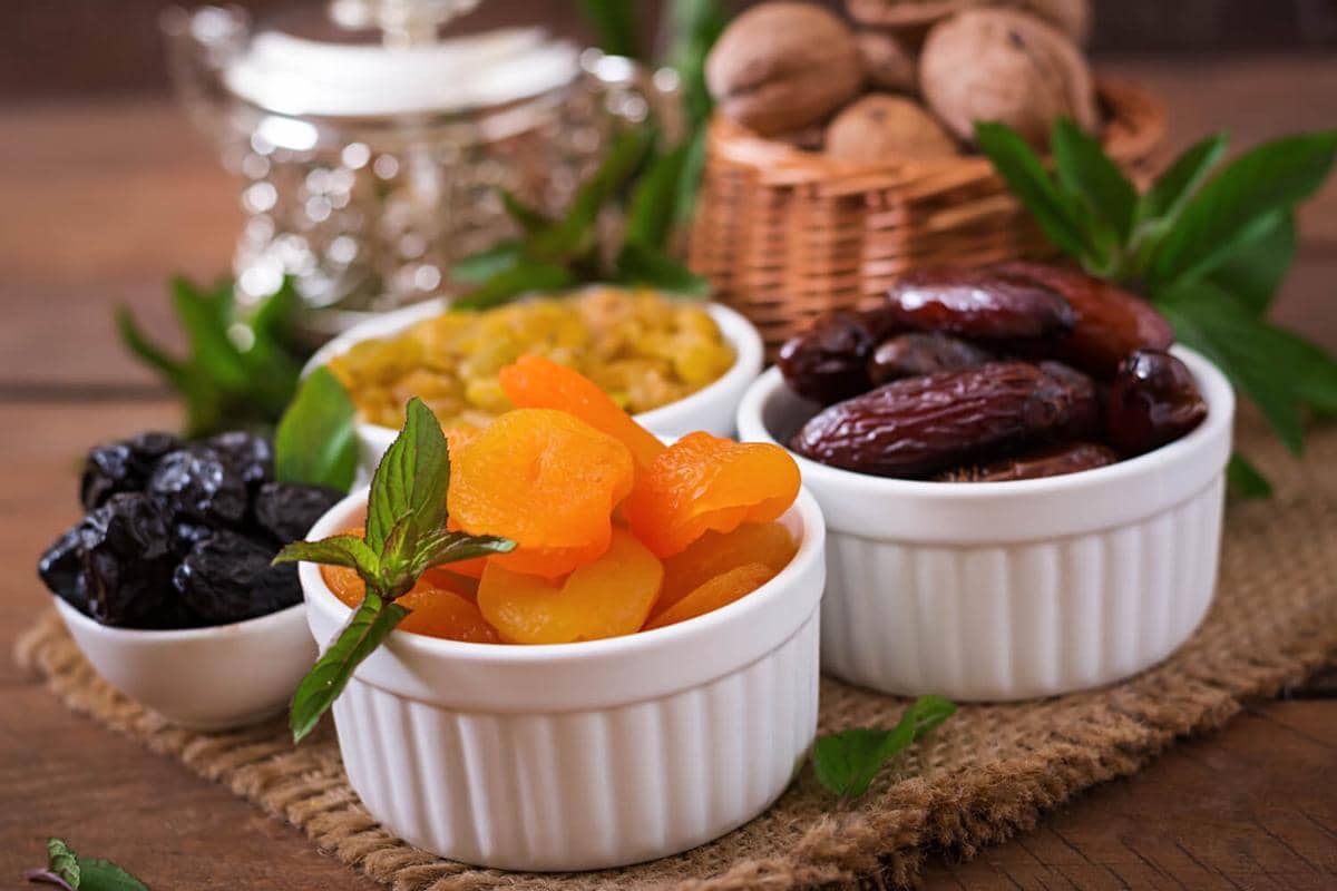 ilustrasi dried fruits atau buah kering