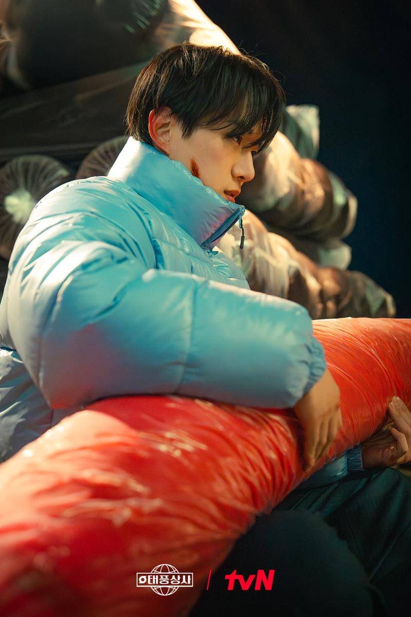 Lee Junho di Typhoon Family