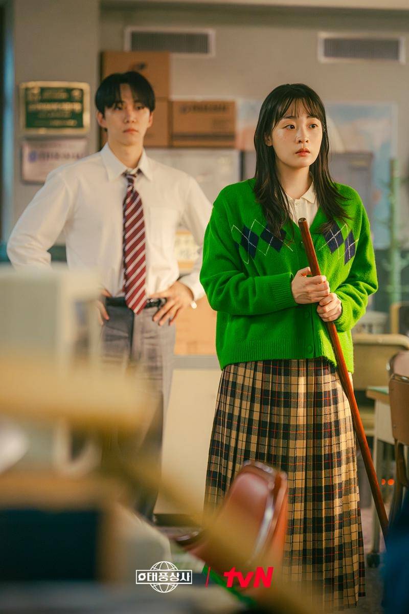 Lee Junho dan Kim Min Ha di Typhoon Family