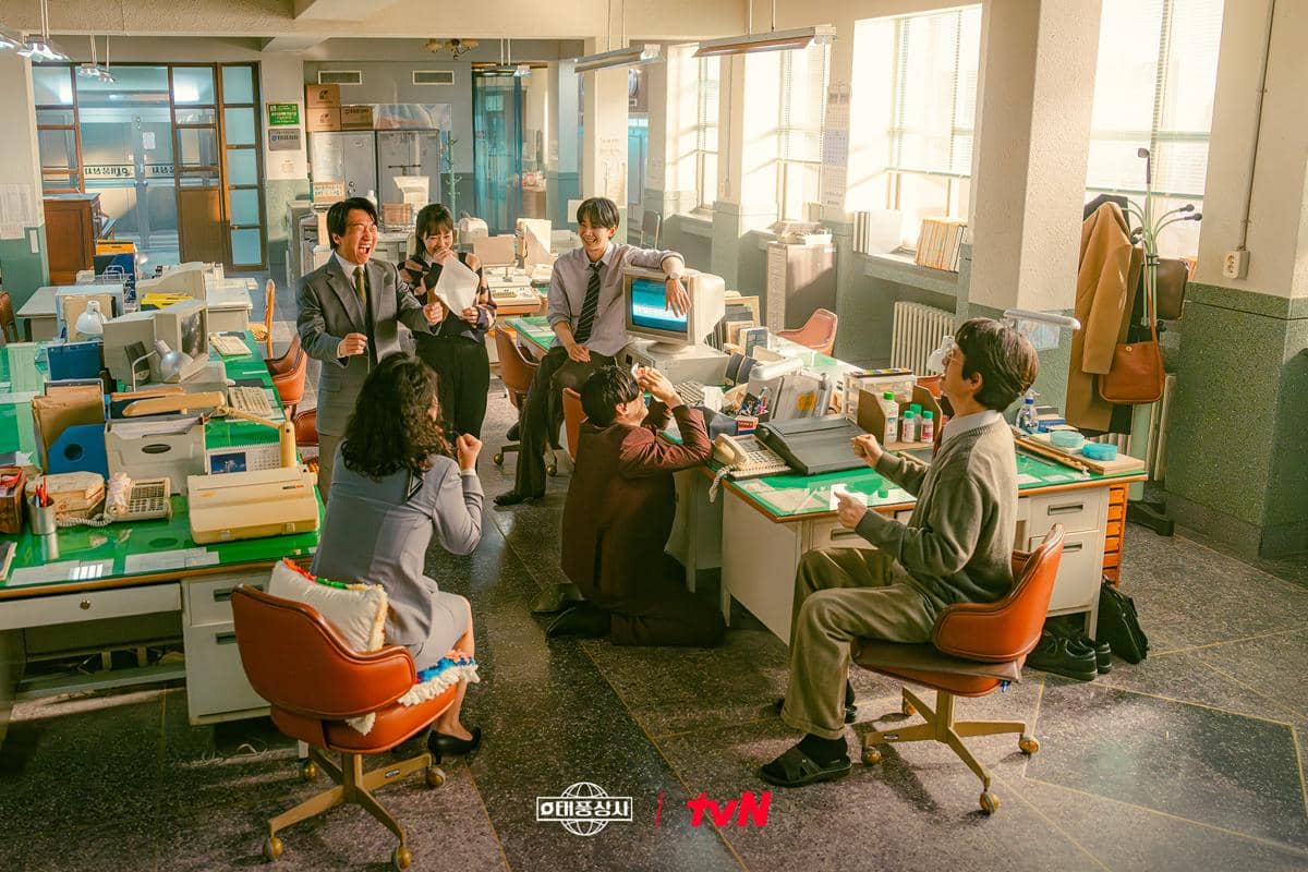 cuplikan drama Typhoon Family