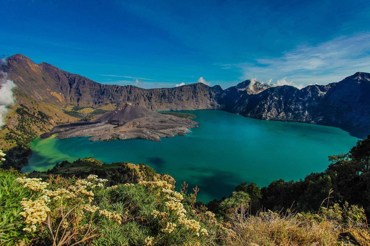 potret Danau Segara Anak yang berada di kaldera Gunung Rinjani 