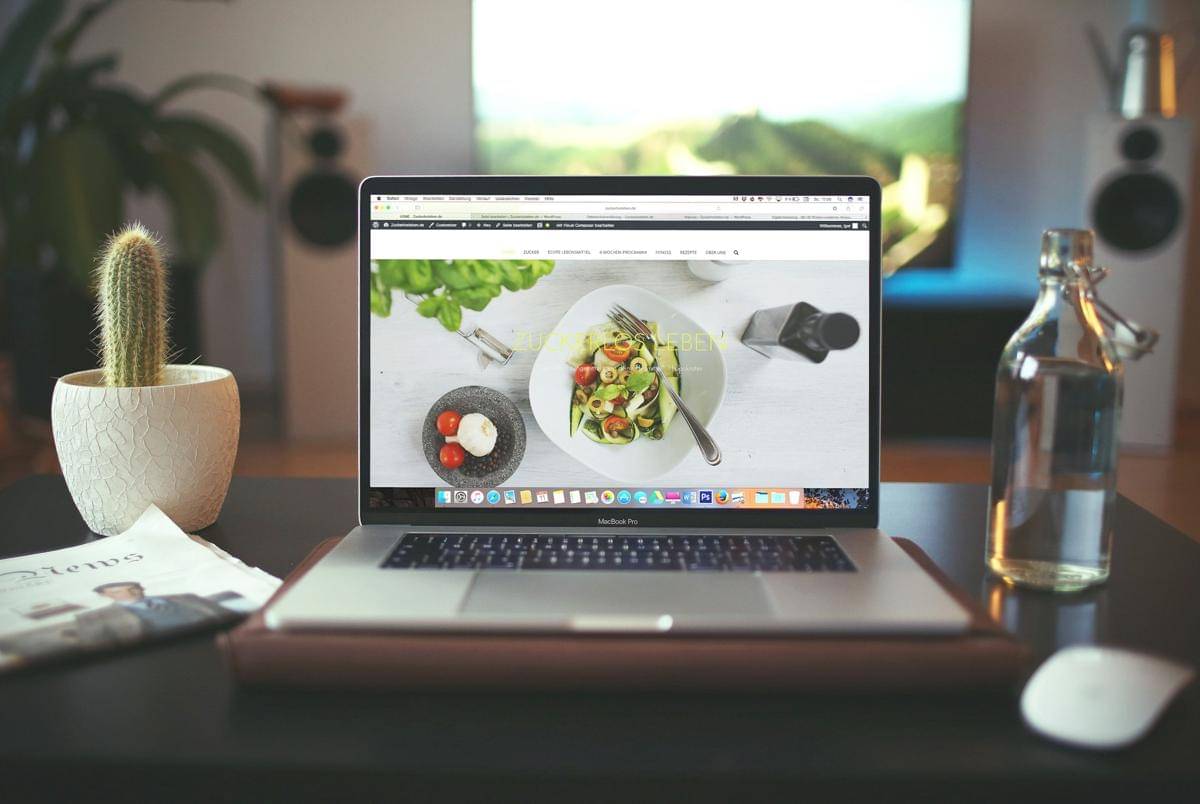 ilustrasi laptop
