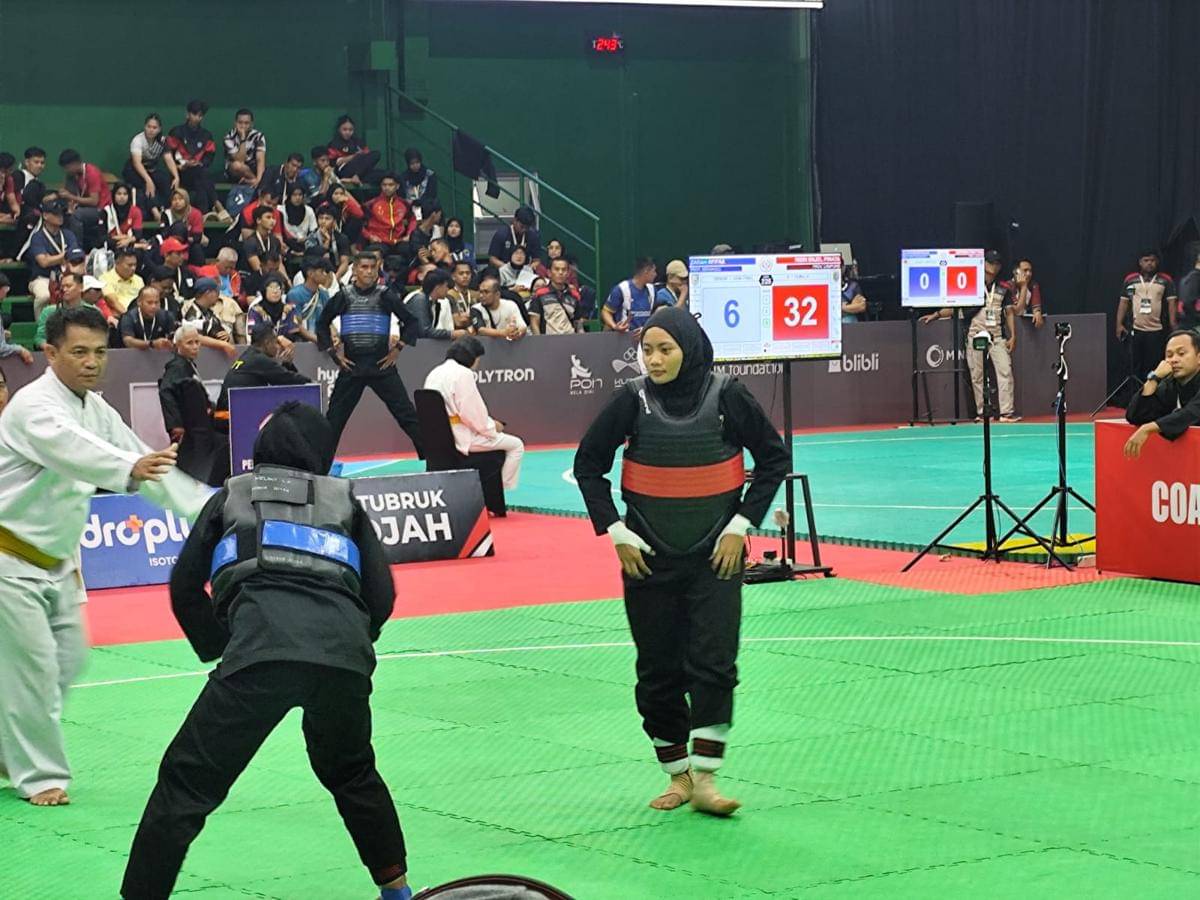 Atlet Pencak Silat Lampung (merah) saat bertanding di PON Beladiri Kudus. (IDN Times/Muhaimin)