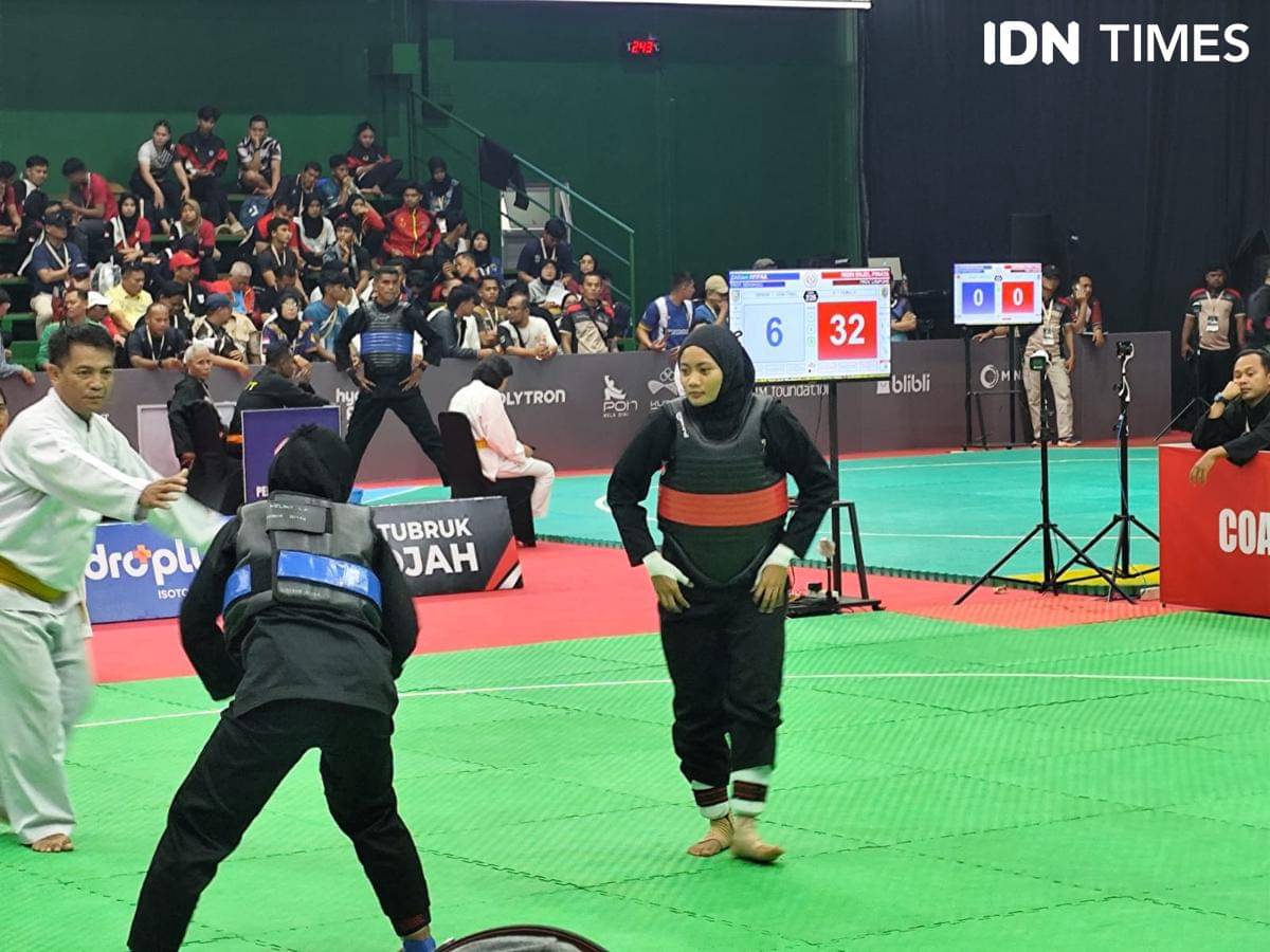 Atlet Pencak Silat Lampung (merah) saat bertanding di PON Beladiri Kudus. (IDN Times/Muhaimin)