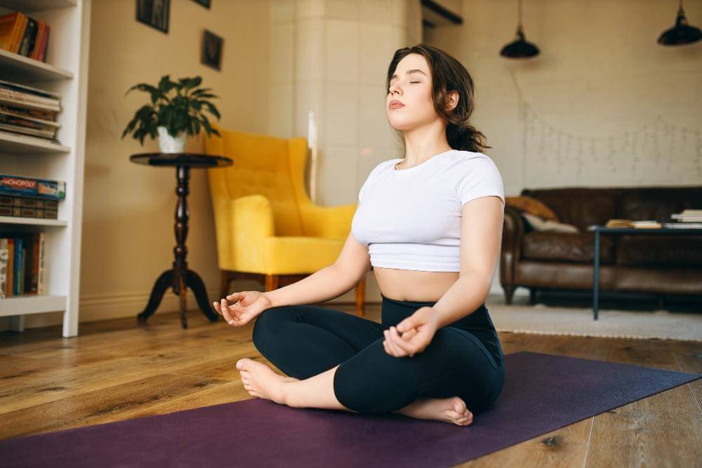 Ilustrasi perempuan yoga