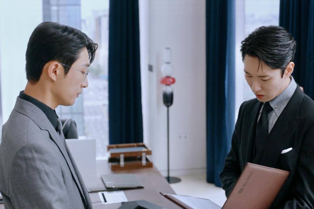 Baek Sang Hyeon (Bae Na Ra) dan Lee Sung Woo (Park yeon Woo) dalam drakor Would You Marry Me