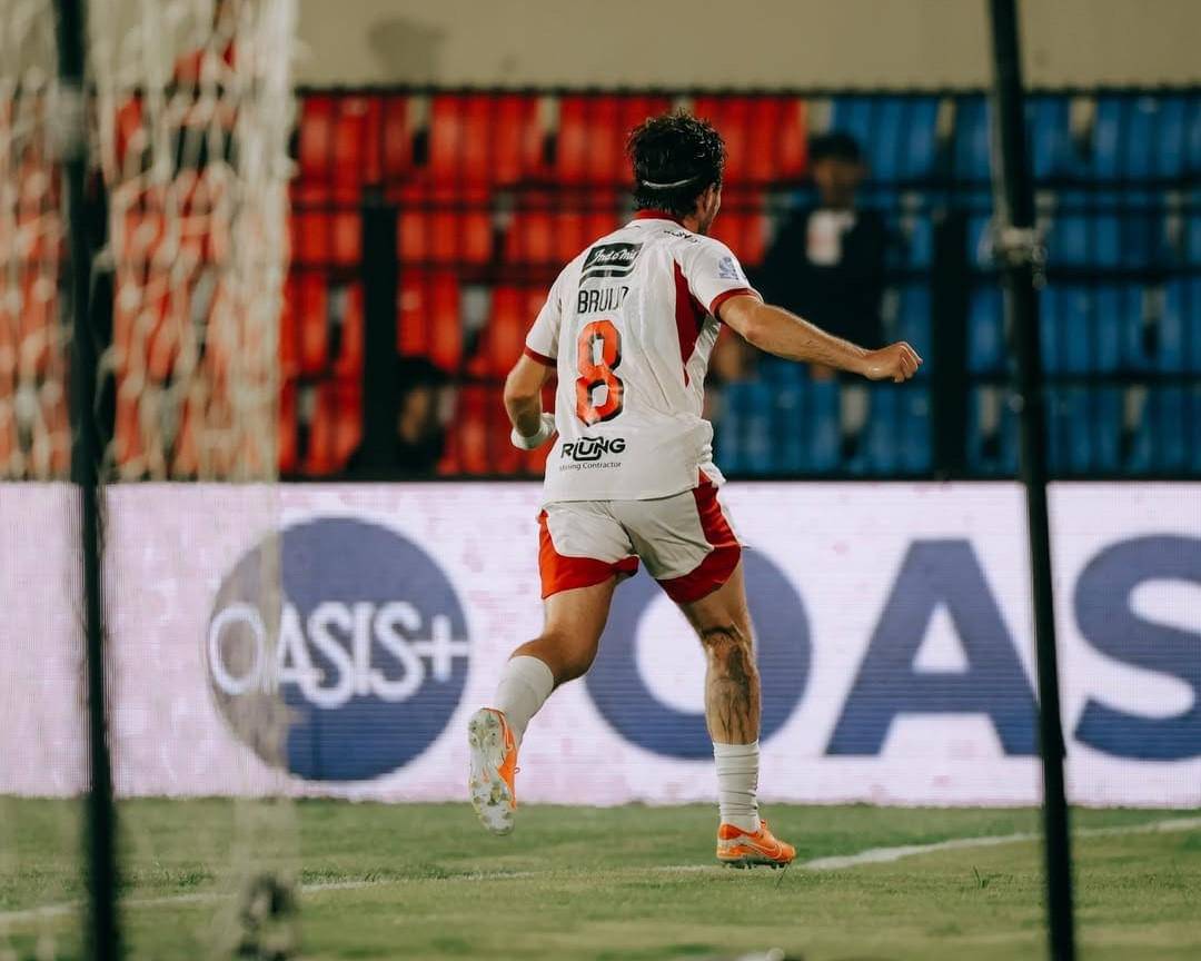 Jordy Bruijn usai mencetak gol ke gawang Persijap Jepara.