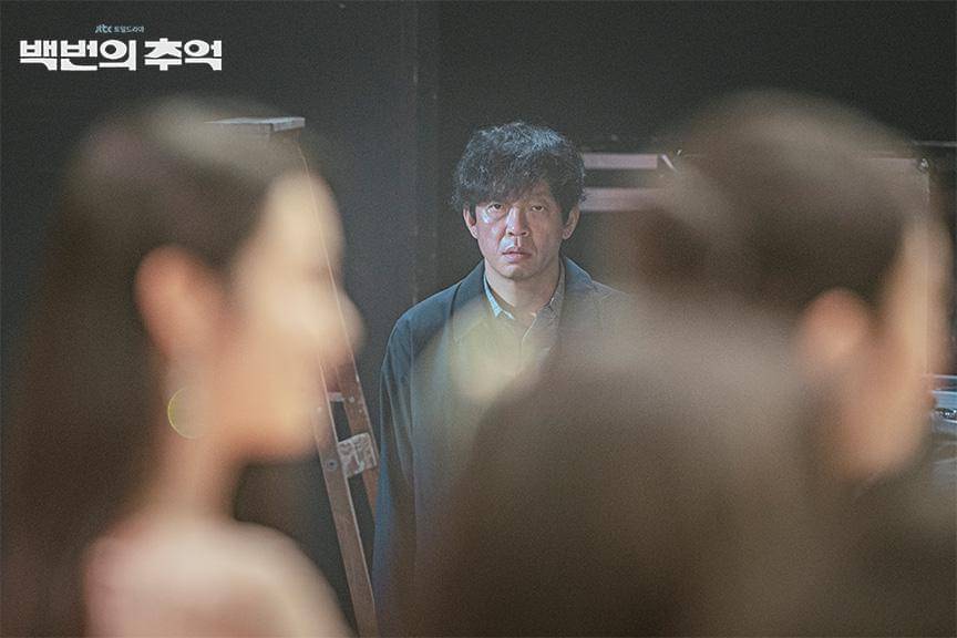 Park Ji Hwan di drama A Hundred Memories