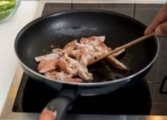 ilustrasi memasak dengan api kecil