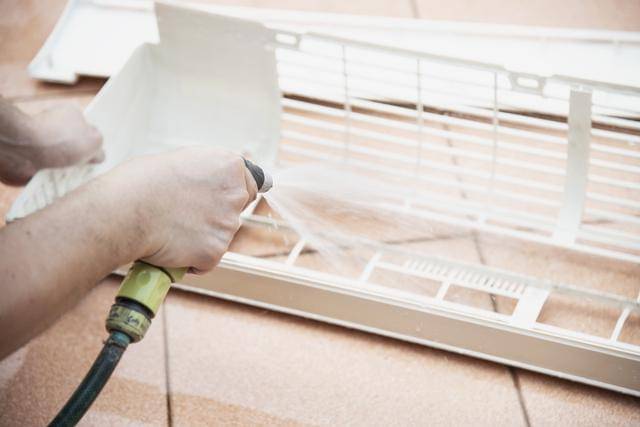 ilustrasi membersihkan ventilasi