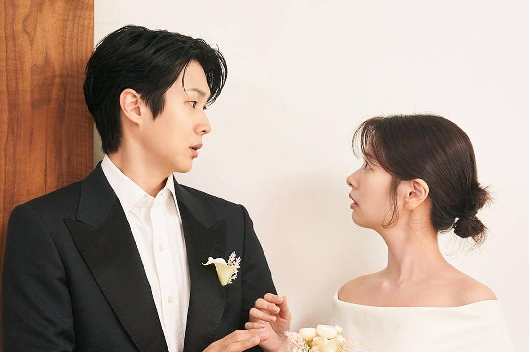 Kim Woo Ju (Choi Woo Shik) dan Yoo Me Ri (Jung So Min) dalam drakor Would You Marry Me 