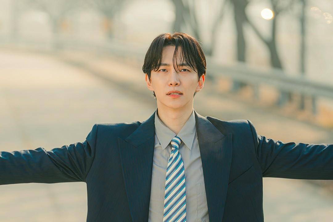 Kang Tae Poong (Lee Jun Ho) dalam drakor Typhoon Family 