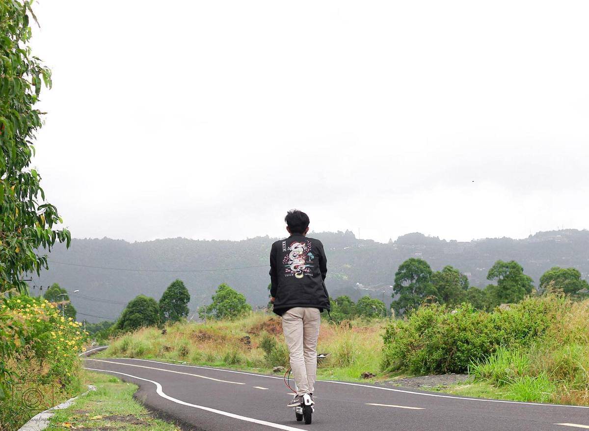 main skuter listrik di kawasan Kintamani (instagram.com/kaldera_skuter)