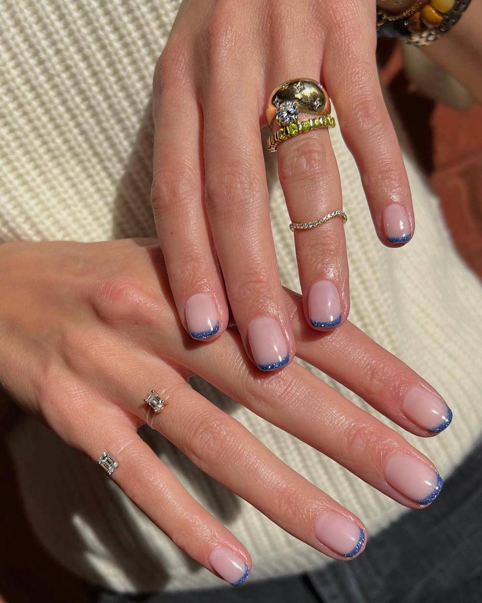 Ide nail art Micro French