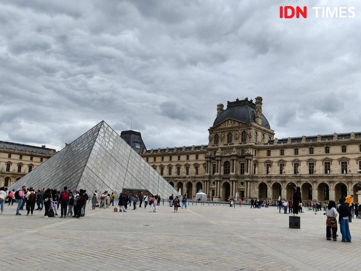Potret Museum Louvre