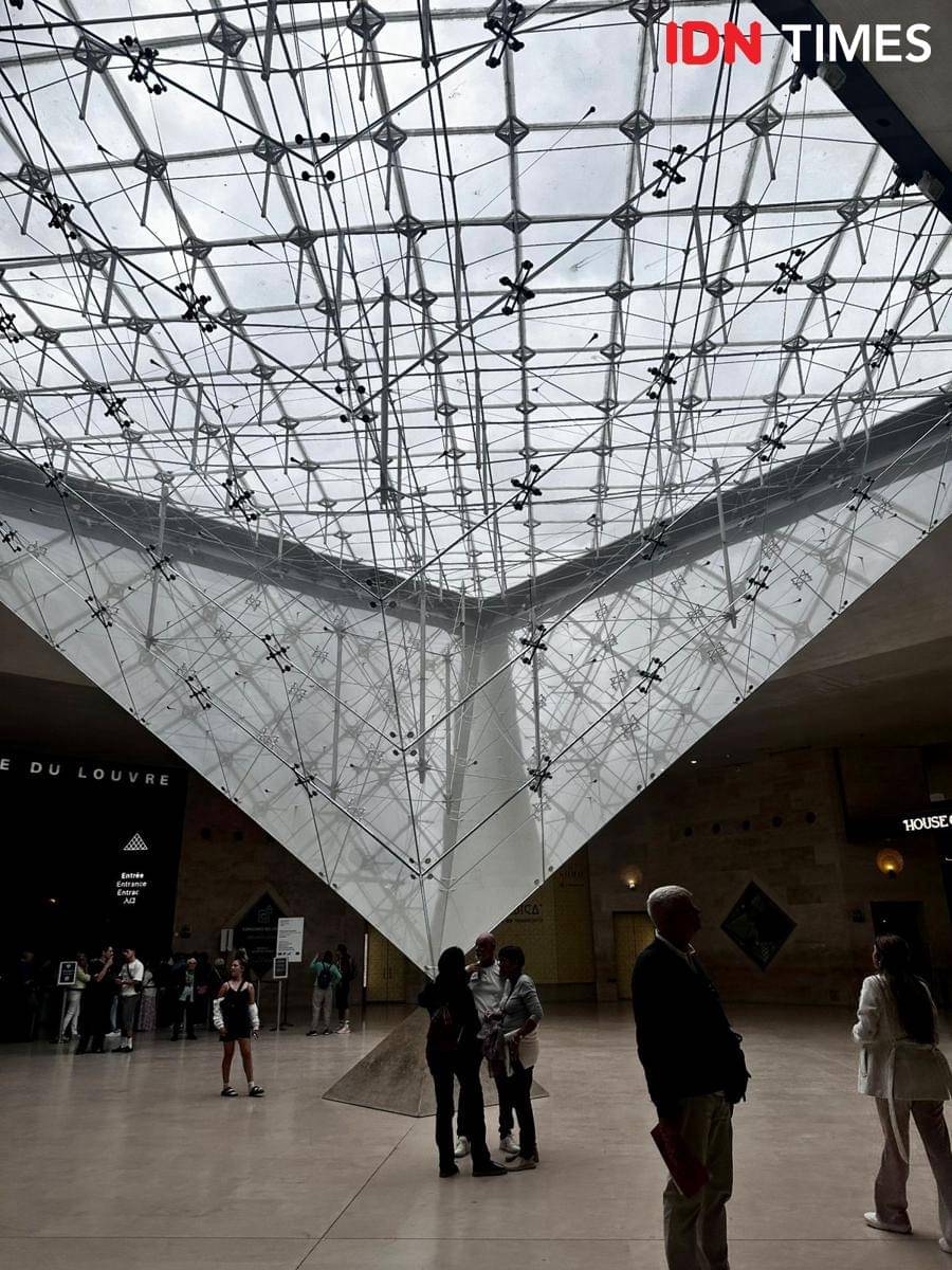 Potret Museum Louvre