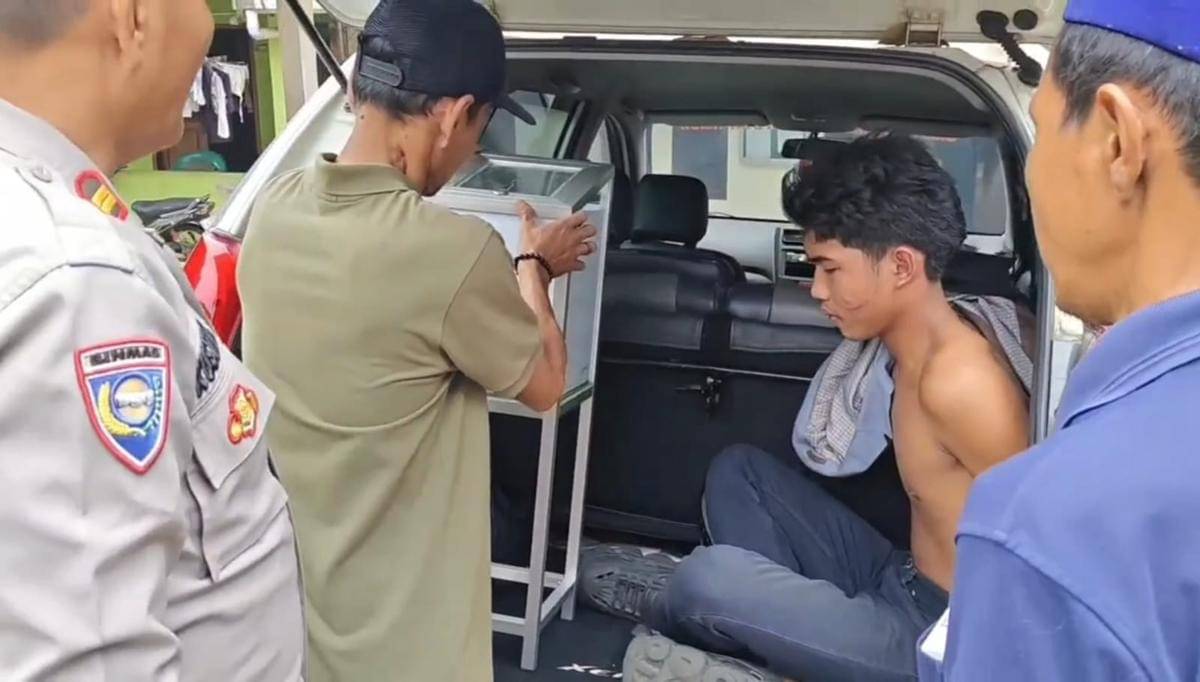 Pencuri kotak amal di Ciputat dikeroyok massa
