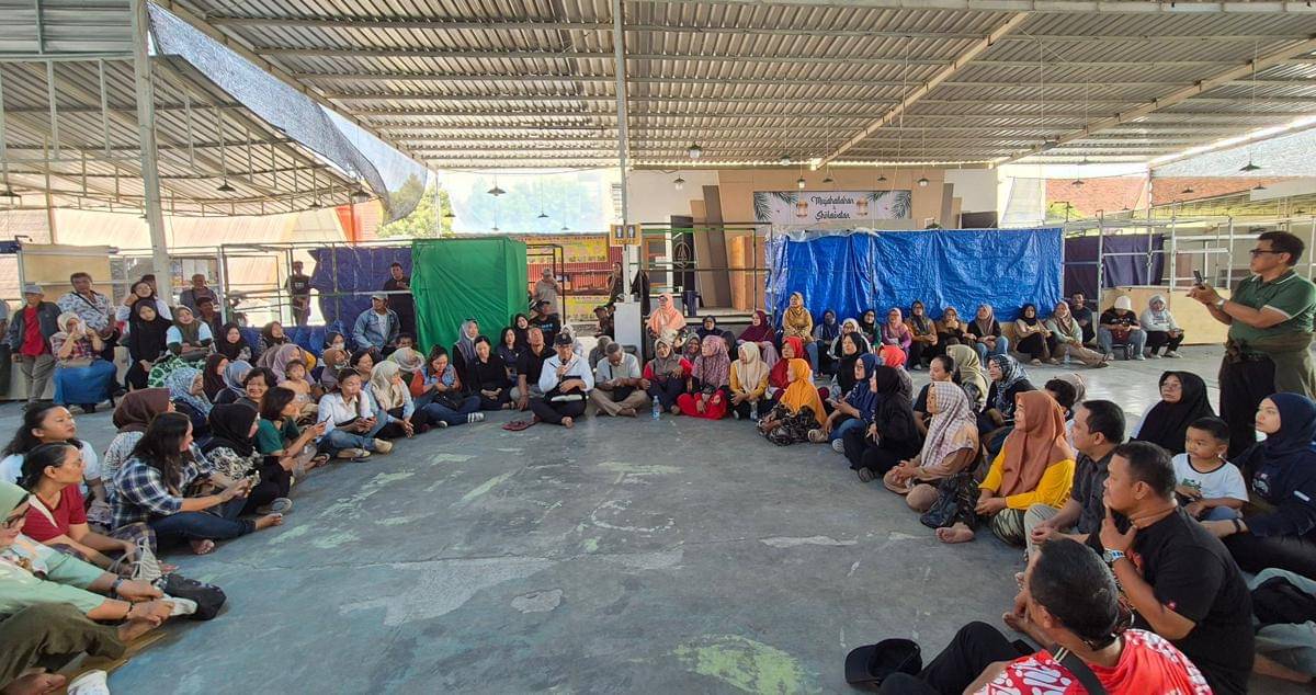 Wali Kota Yogyakarta, Hasto Wardoyo berdialog dengan pedagang dan juru parkir eks Abu Bakar Ali di area parkir baru