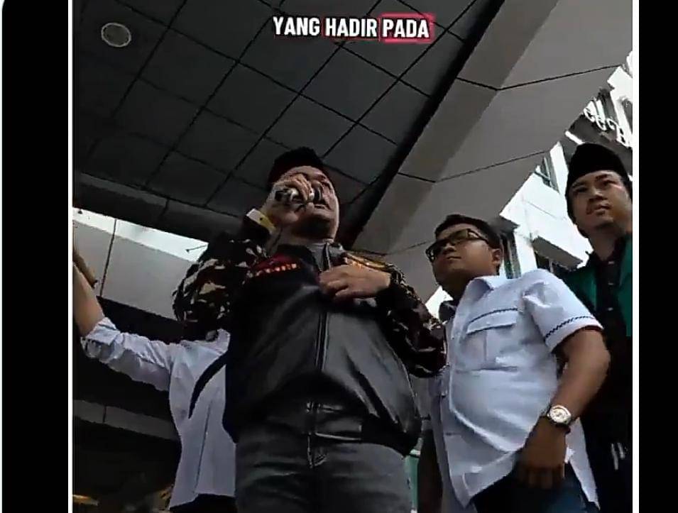 Muhammad Ainul Yakin demo di trans/ (X @sobatmiskintv)