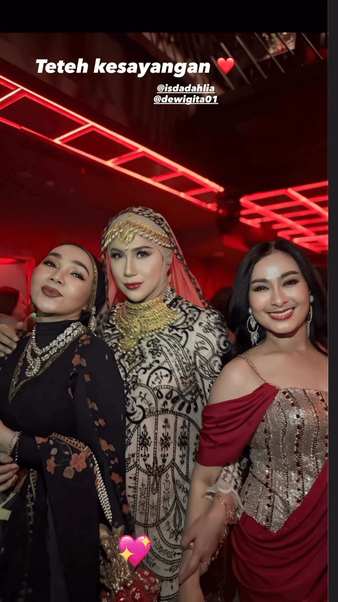 artis rayakan Diwali 2025
