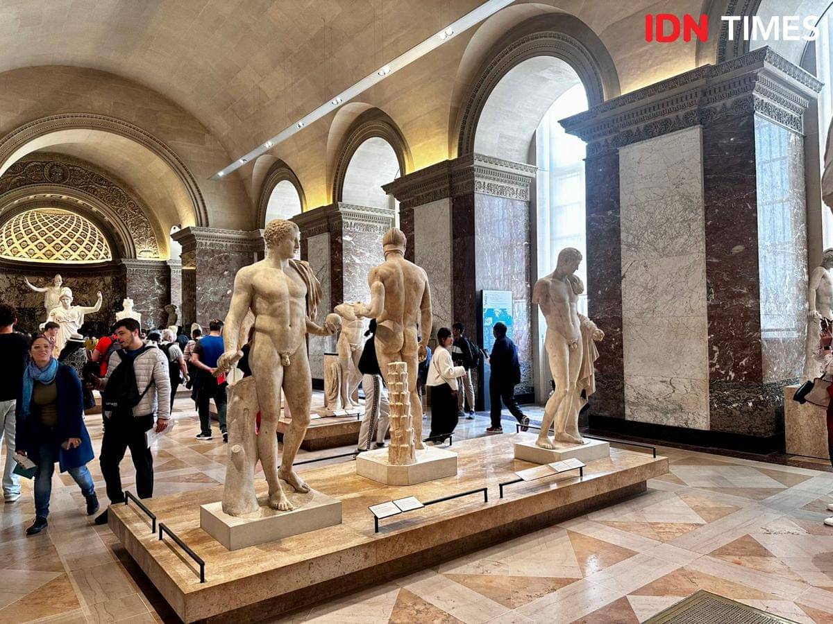 Potret koleksi di Museum Louvre