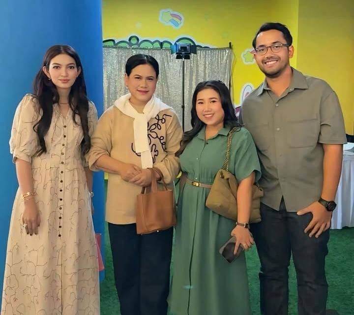potret Kiky Saputri dan keluarga di ultah pertama Bebingah