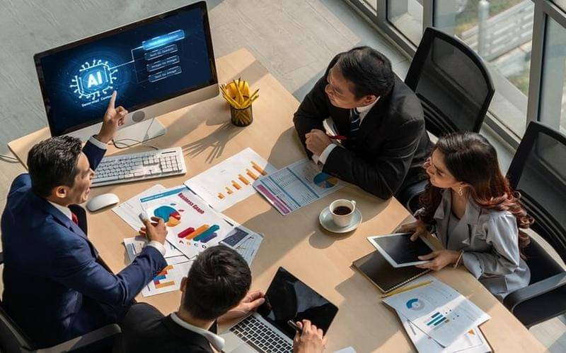 ilustrasi seseorang bekerja sebagai AI Product Manager