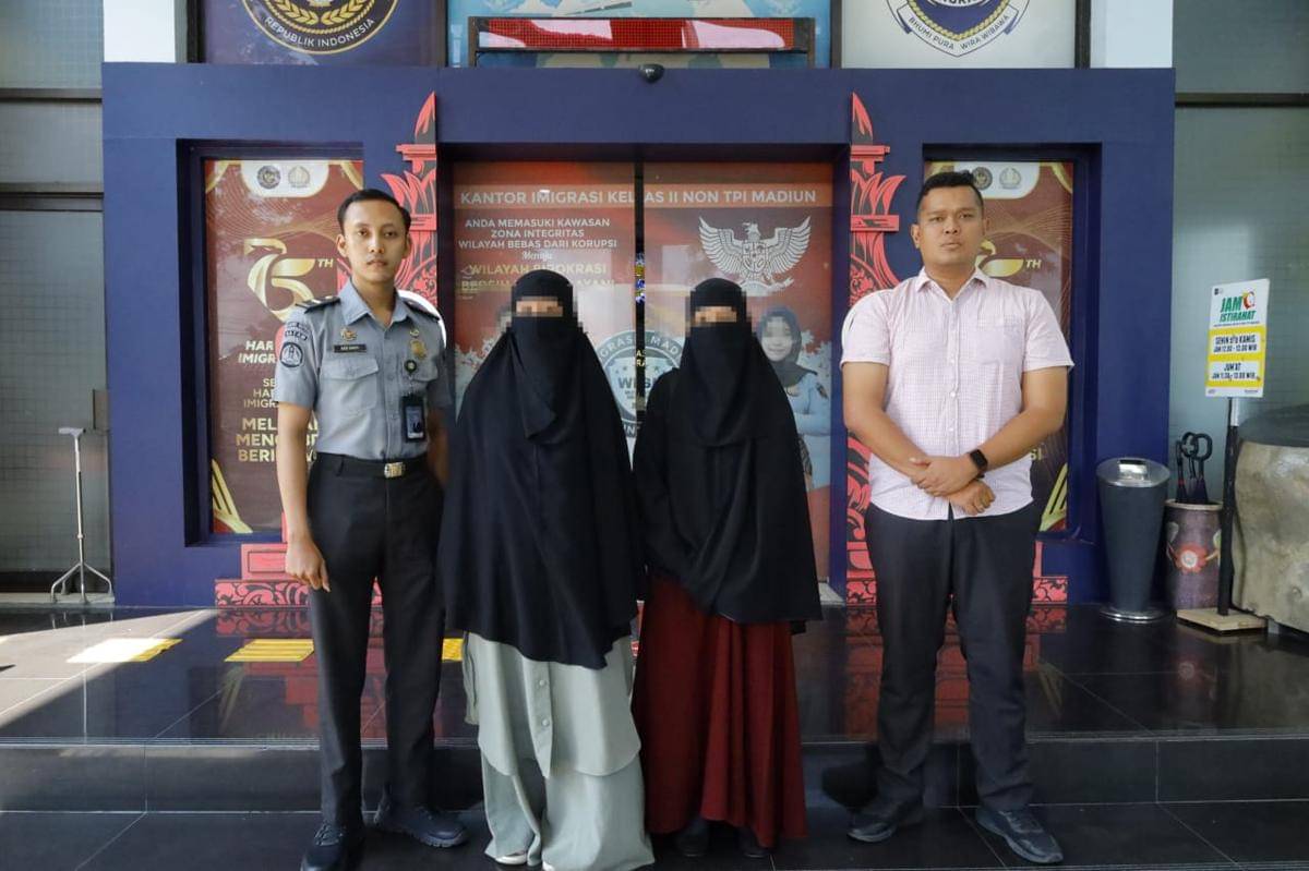 Keduanya tinggal di Kabupaten Magetan dan sudah overstay lebih dari 60 hari. IDN Times/Istimewa.