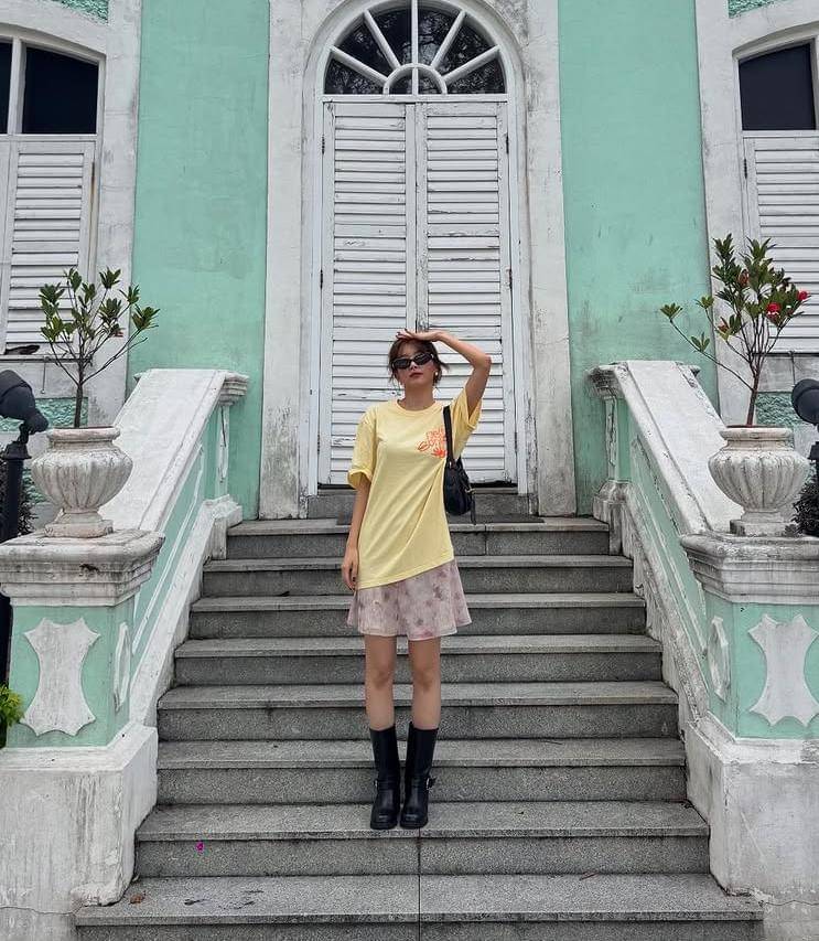 mix and match rok untuk gaya keren ala Seulgi Red Velvet