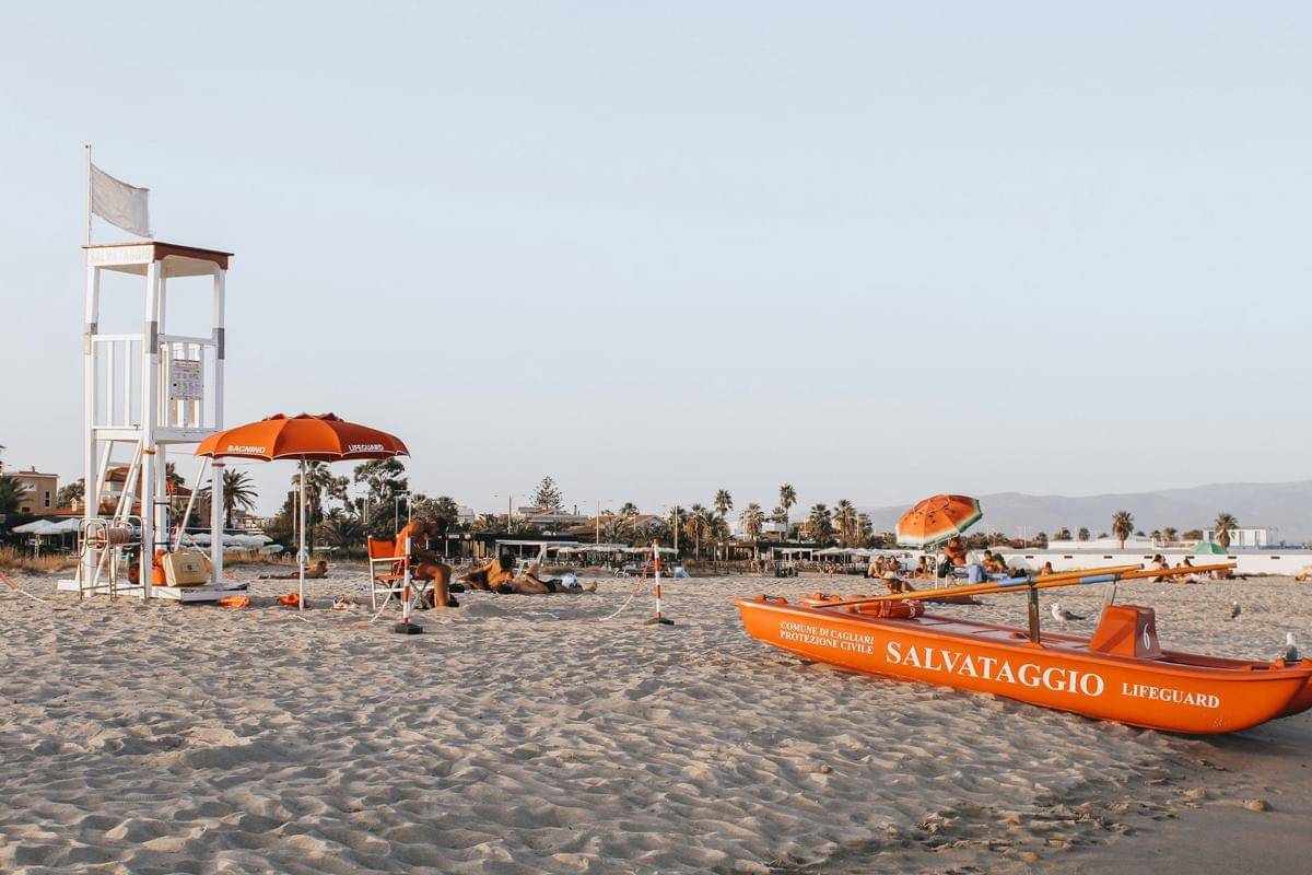 potret Pantai Poetto, Cagliari, Italia