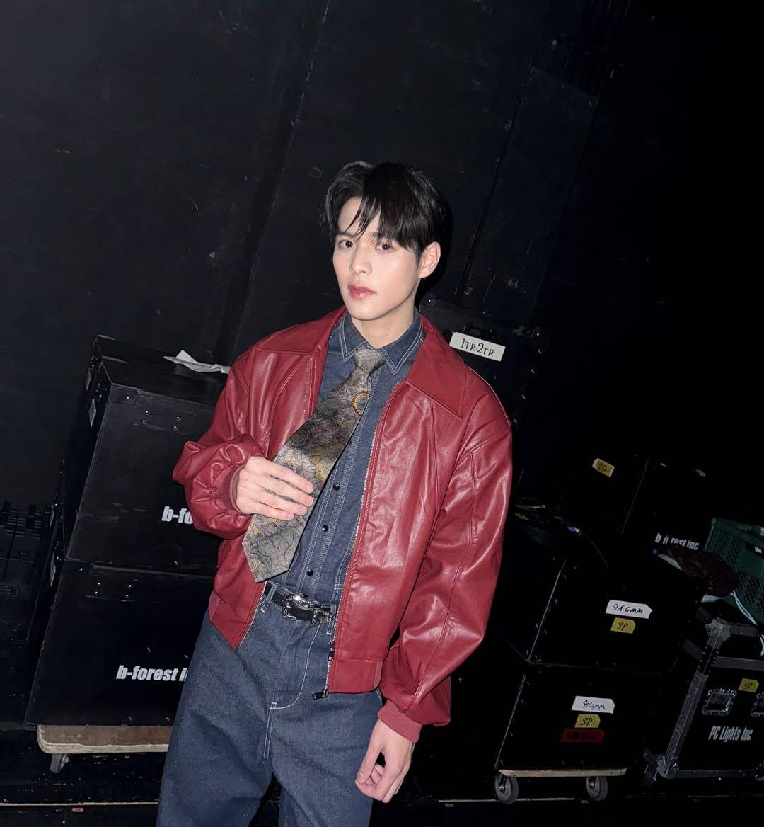 OOTD Pakai Dasi ala Poon Mitpakdee