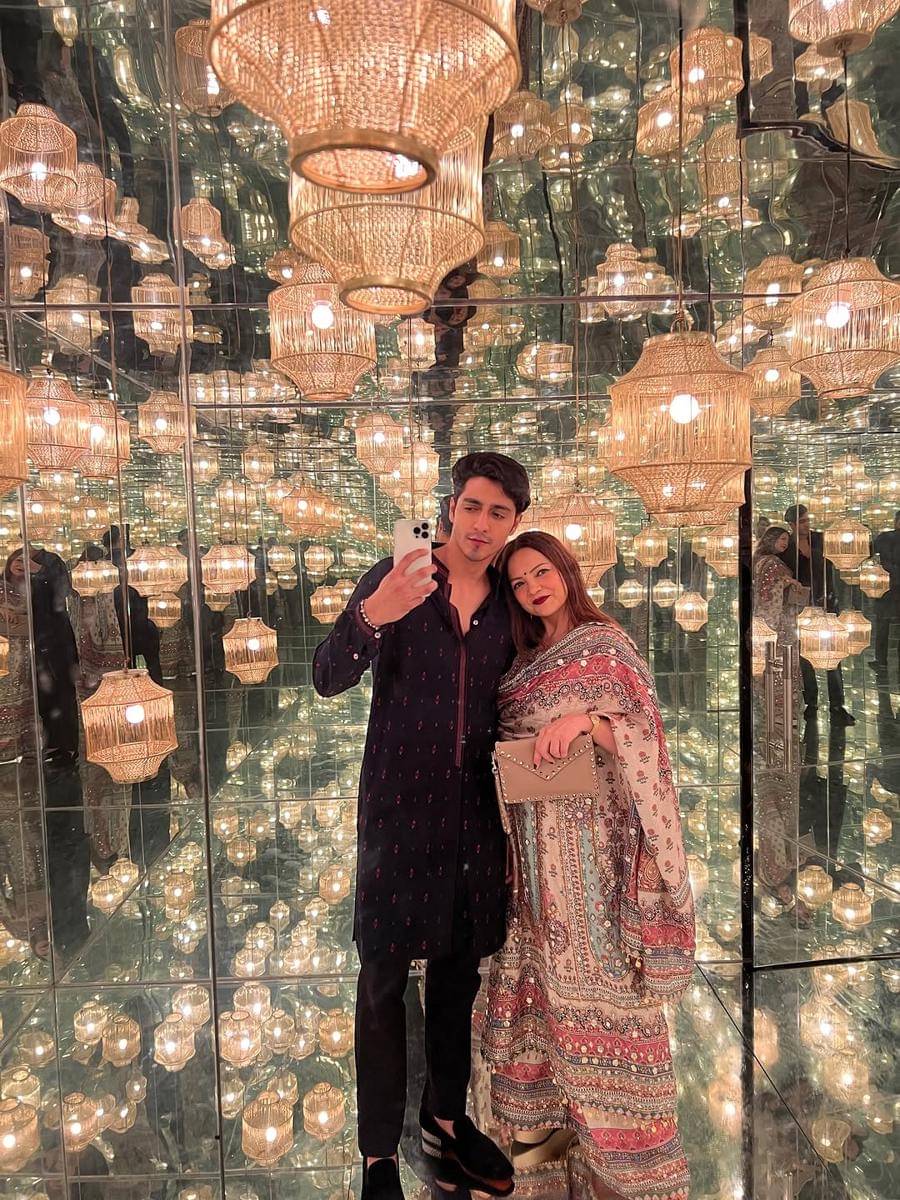 Ahaan Panday dan mama