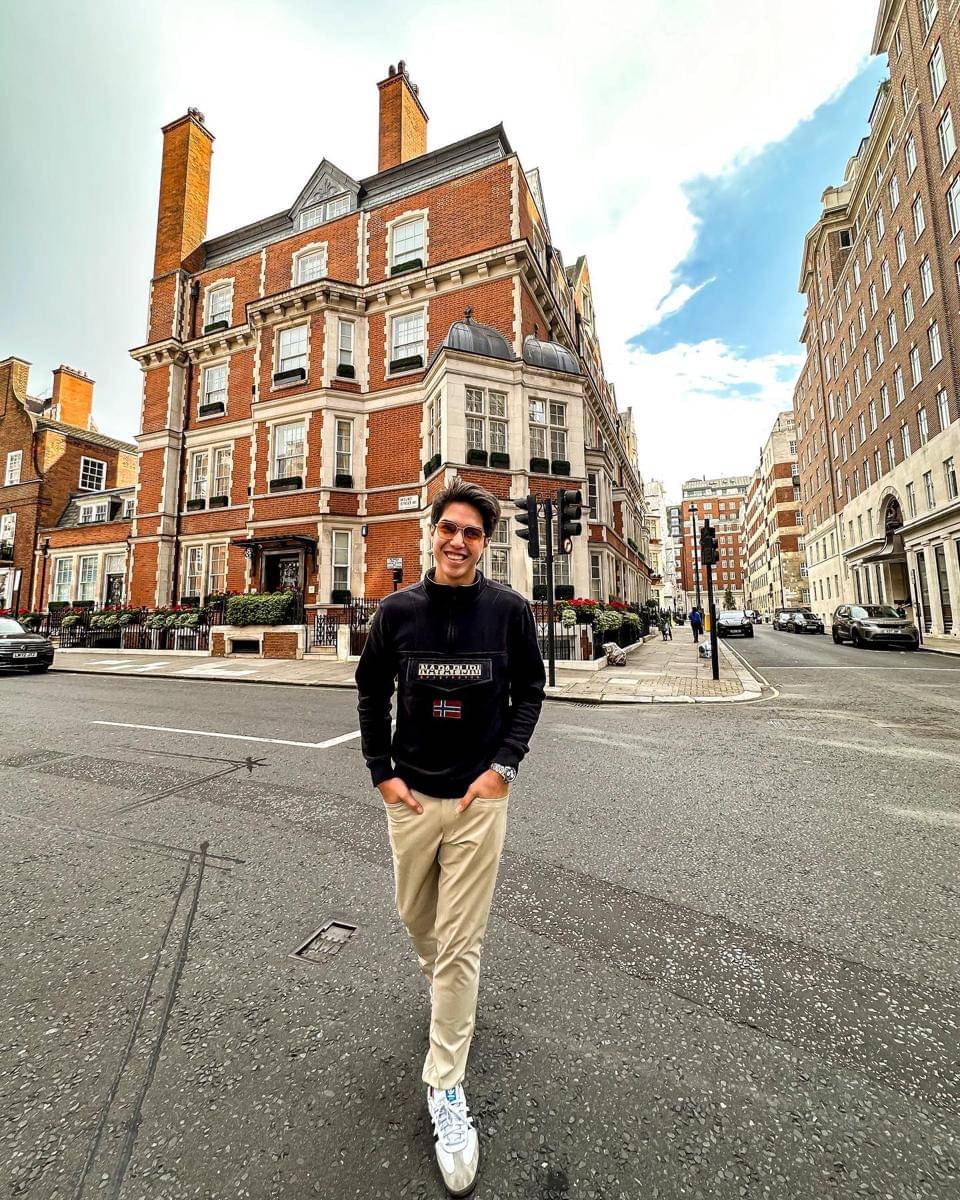outfit buat jalan-jalan ala El Rumi 