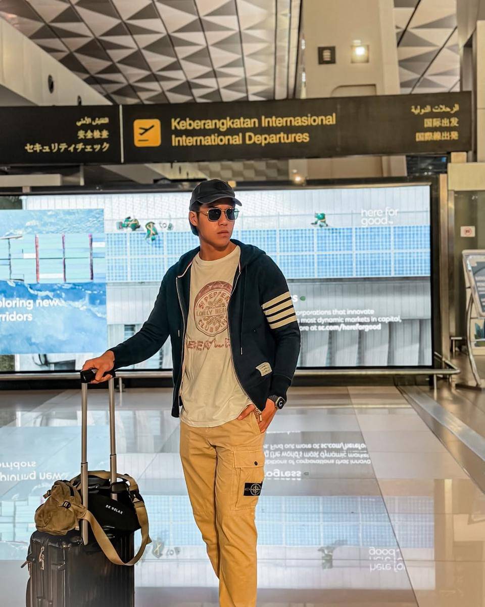 traveling outfit simple ala El Rumi 