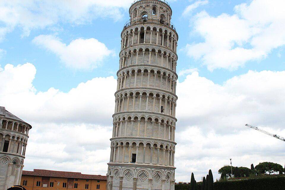kemiringan Menara Pisa yang sangat ekstrem
