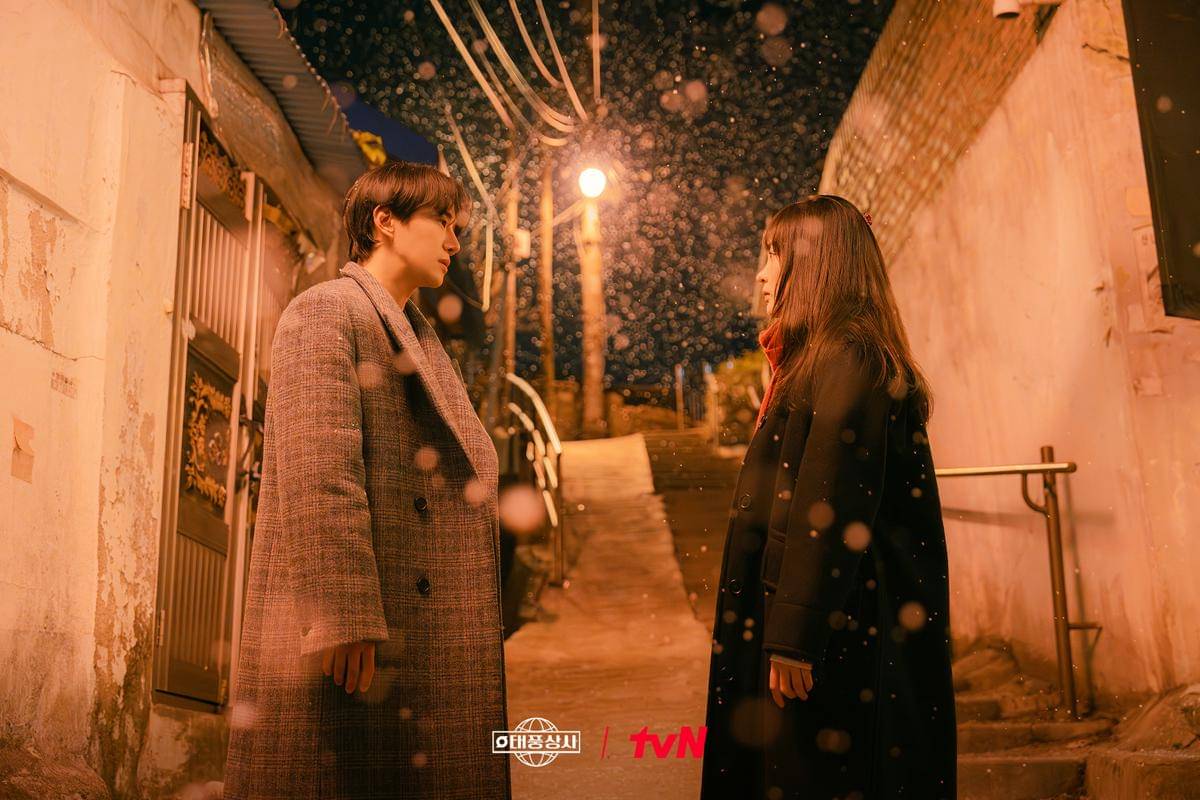 Lee Junho dan Kim Min Ha di Typhoon Family