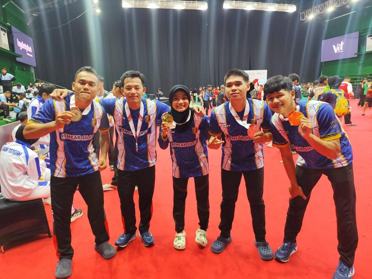Lima atlet Pencak Silat Lampung yang meraih medali di PON Beladiri Kudus 2025. (IDN Times/Muhaimin)