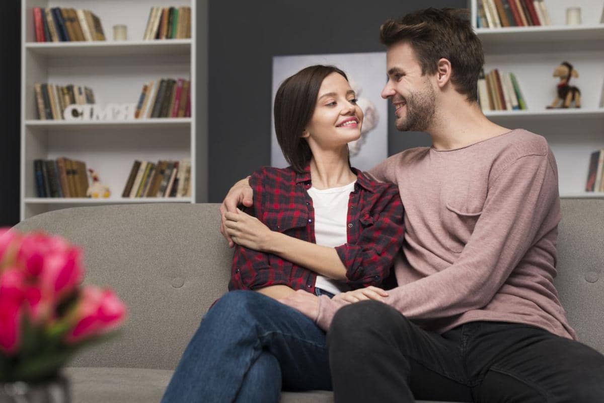 potret pasangan bahagia