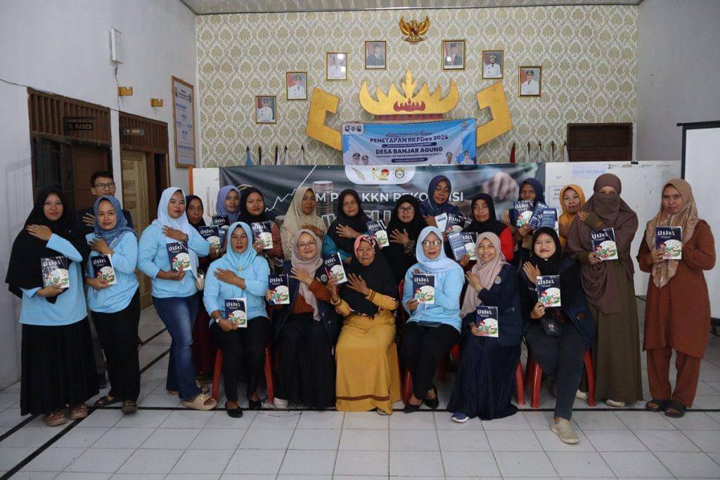 Dosen dan Mahasiswa Itera Gelar Edukasi Literasi Keuangan Keluarga Bagi Masyarakat Desa Banjar Agung, Lampung Selatan