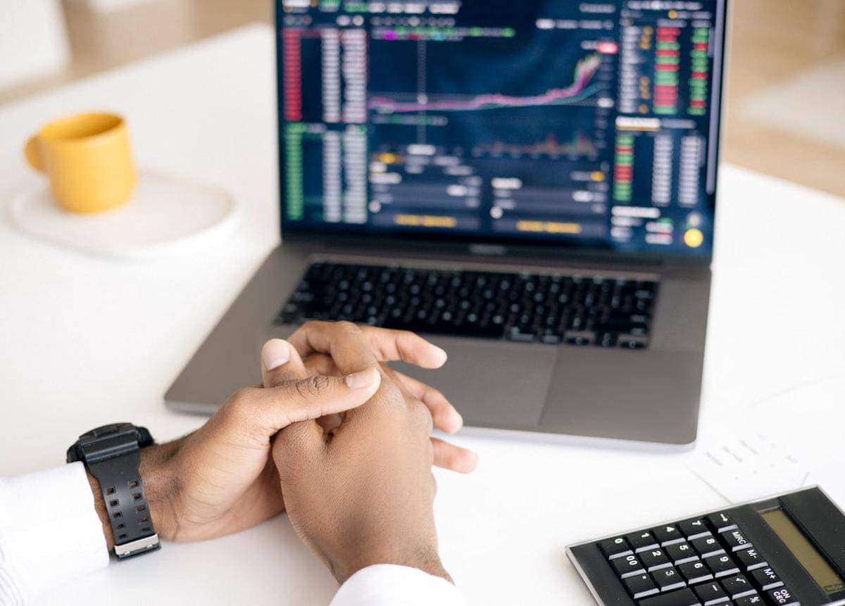 ilustrasi trading saham