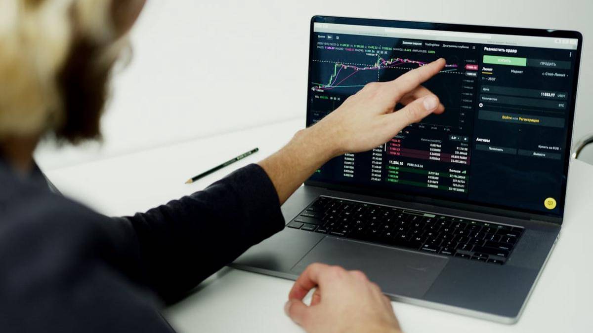 ilustrasi trading saham