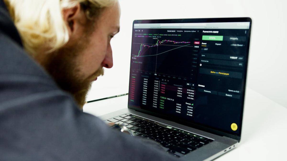 ilustrasi trading saham