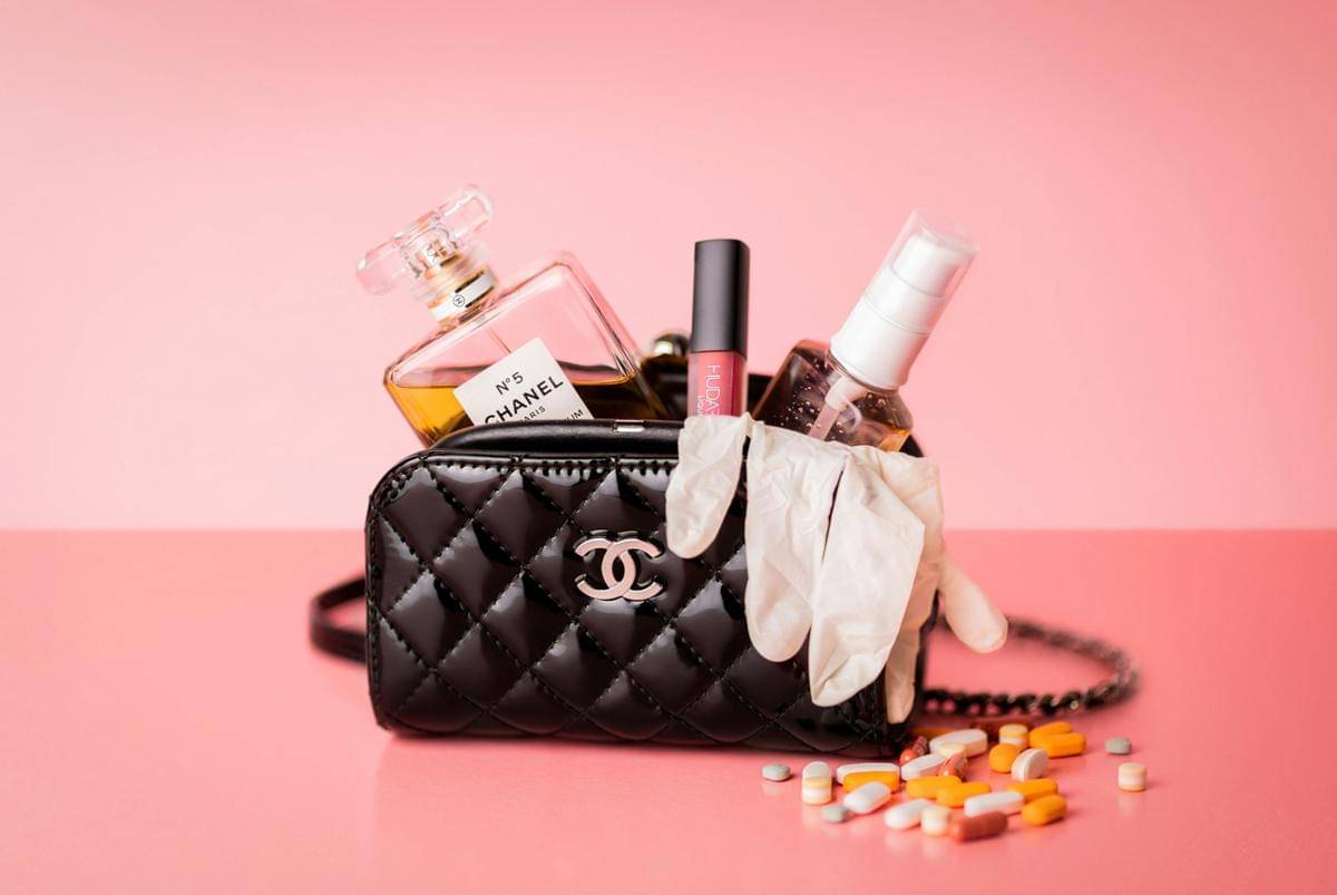 ilustrasi pouch make up (pexels.com/Aleksandar Pasaric)