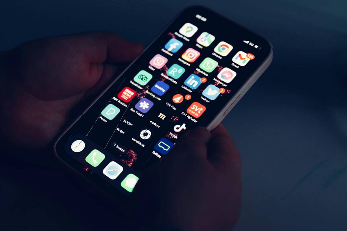 ilustrasi aplikasi pada smartphone (pexels.com/Efrem Efre)