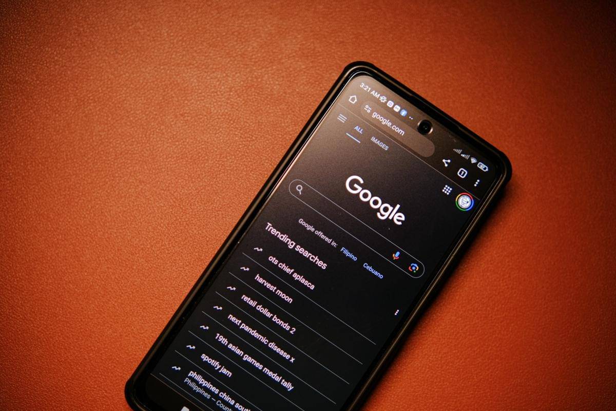 ilustrasi tampilan dark mode (pexels.com/Jethro C.)